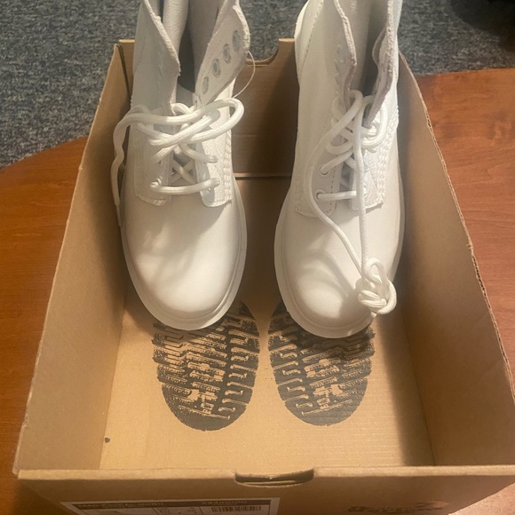 Dr. Martens Pascal Mono Optical White US size 7 women’s - Picture 4 of 9